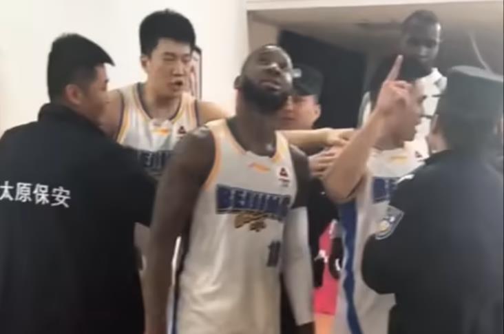 九游娱乐登录入口-山西队主场太荒唐！首钢队客场赢球，陈盈骏被吐口水